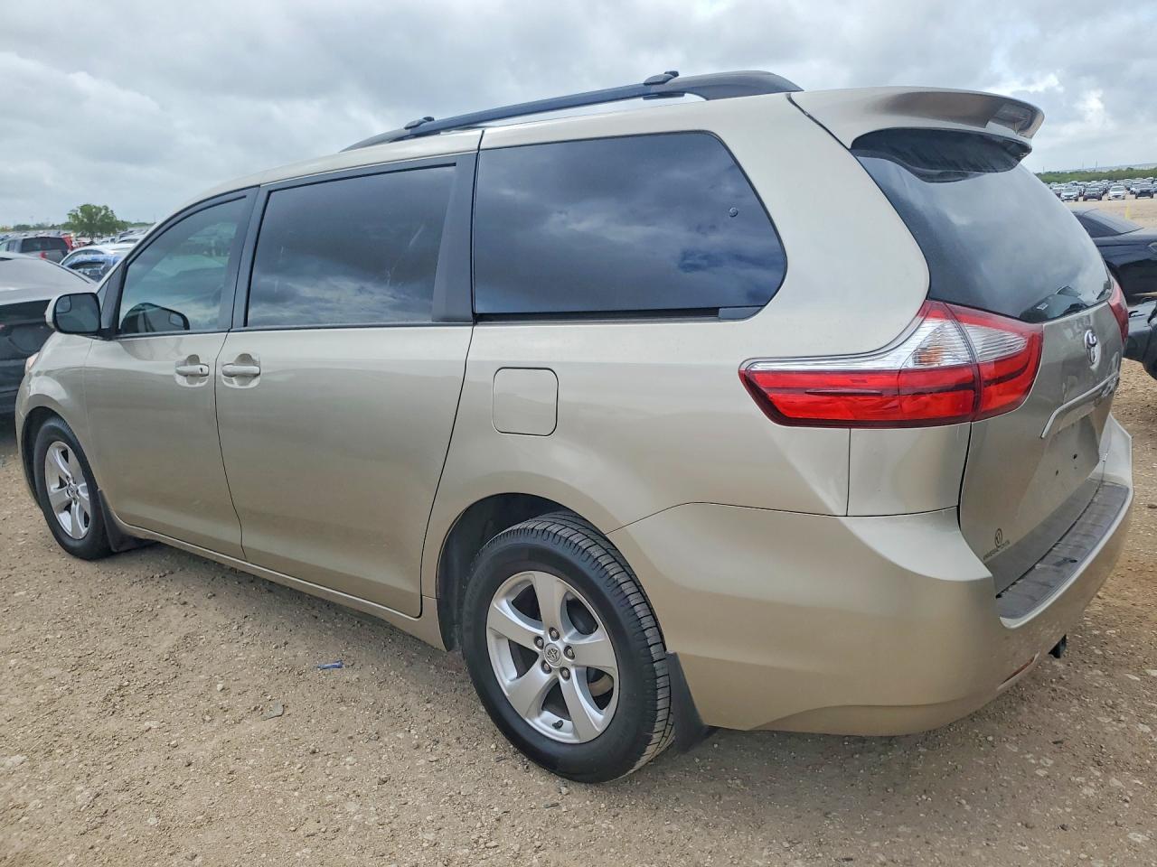 2017 TOYOTA SIENNA