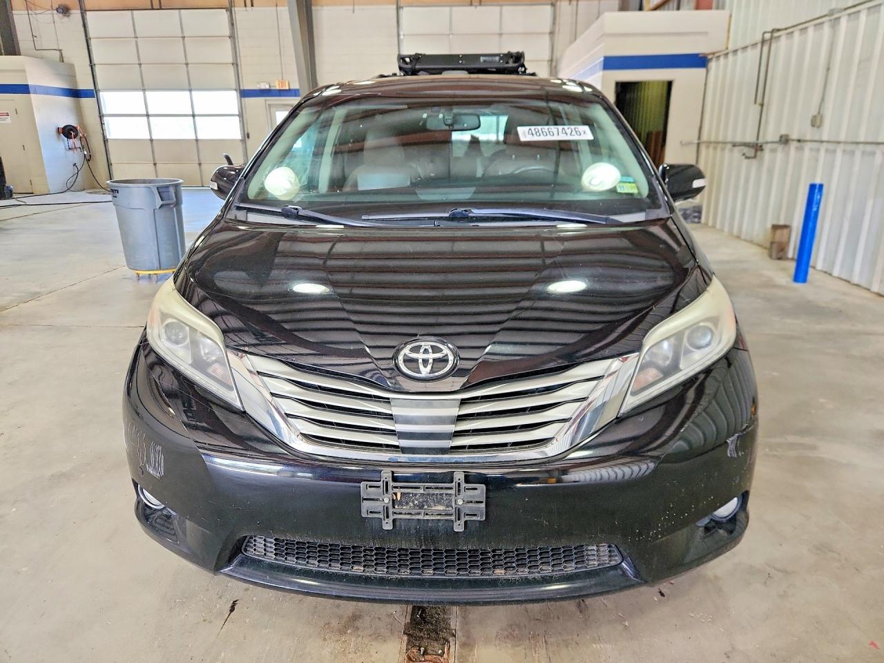 2017 TOYOTA SIENNA
