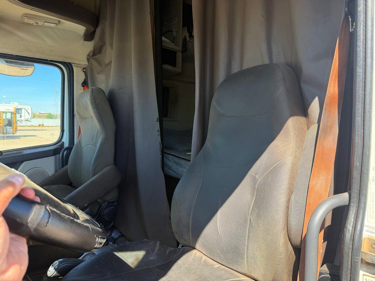2016 VOLVO Vn