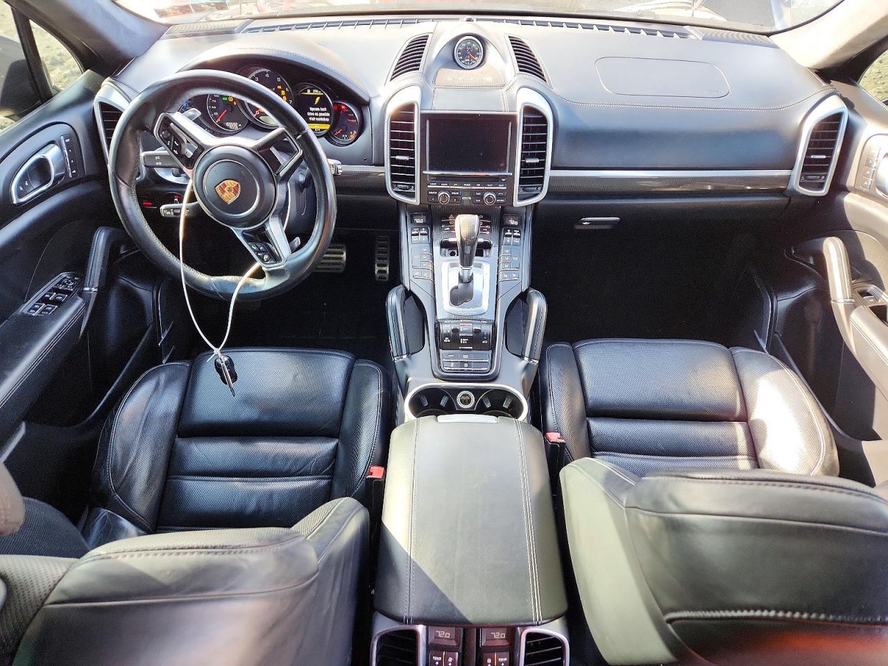 2016 PORSCHE CAYENNE