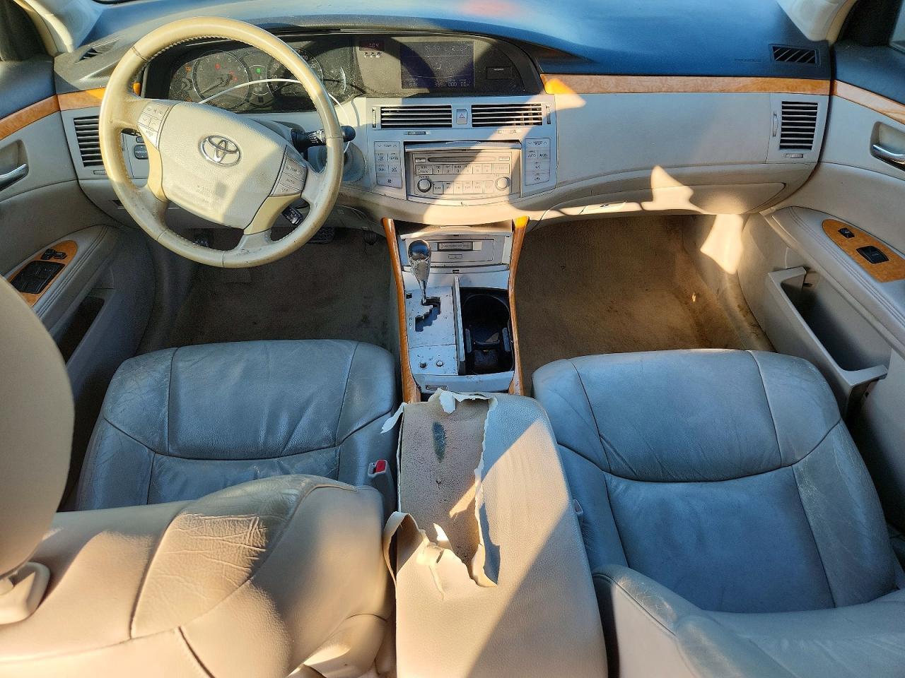 2005 TOYOTA Avalon