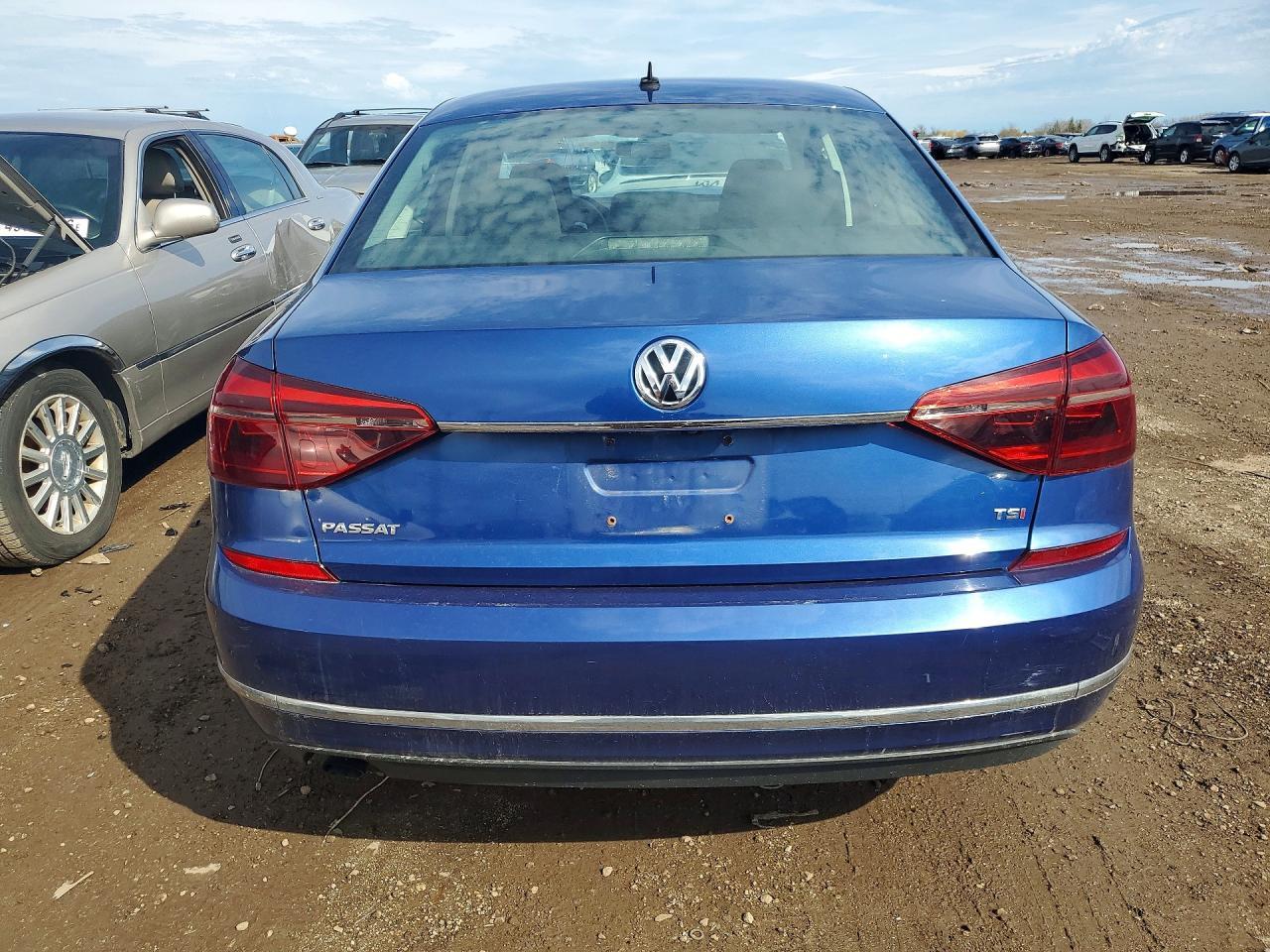 2017 VOLKSWAGEN Passat