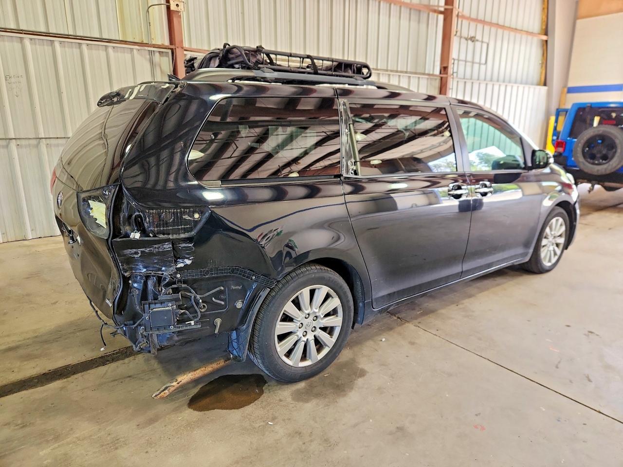 2017 TOYOTA SIENNA