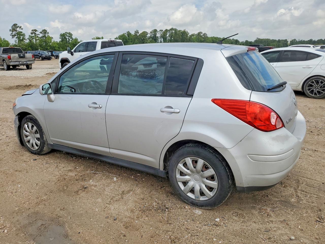 2011 NISSAN VERSA