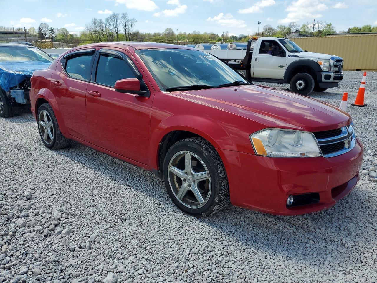 2013 DODGE Avenger