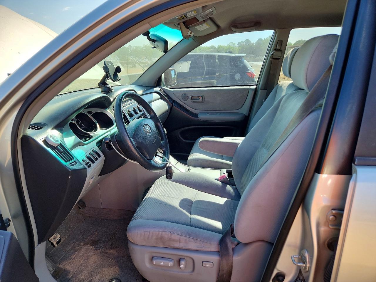 2004 TOYOTA HIGHLANDER