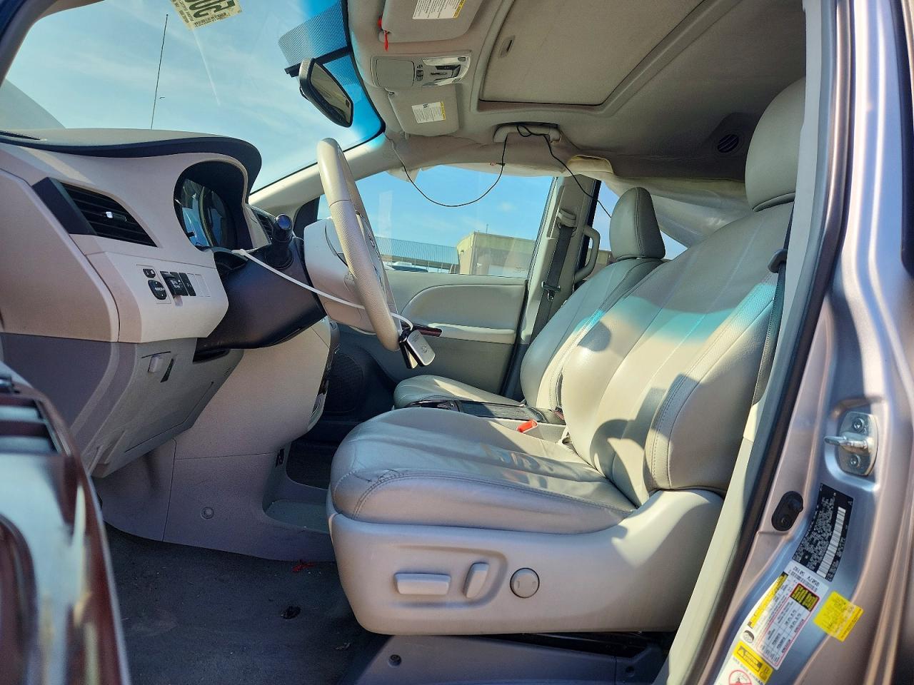 2013 TOYOTA SIENNA