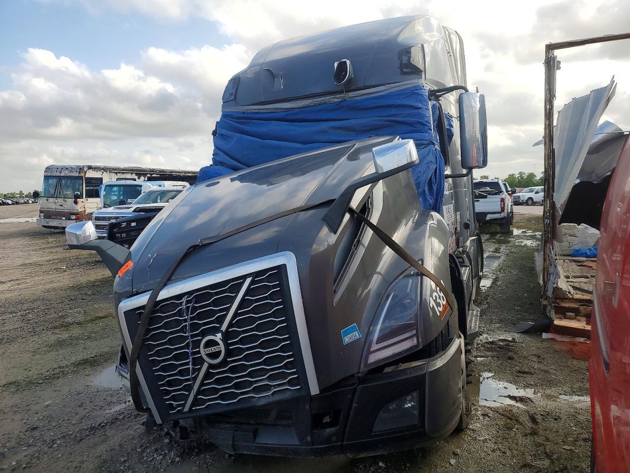 2023 VOLVO VNL