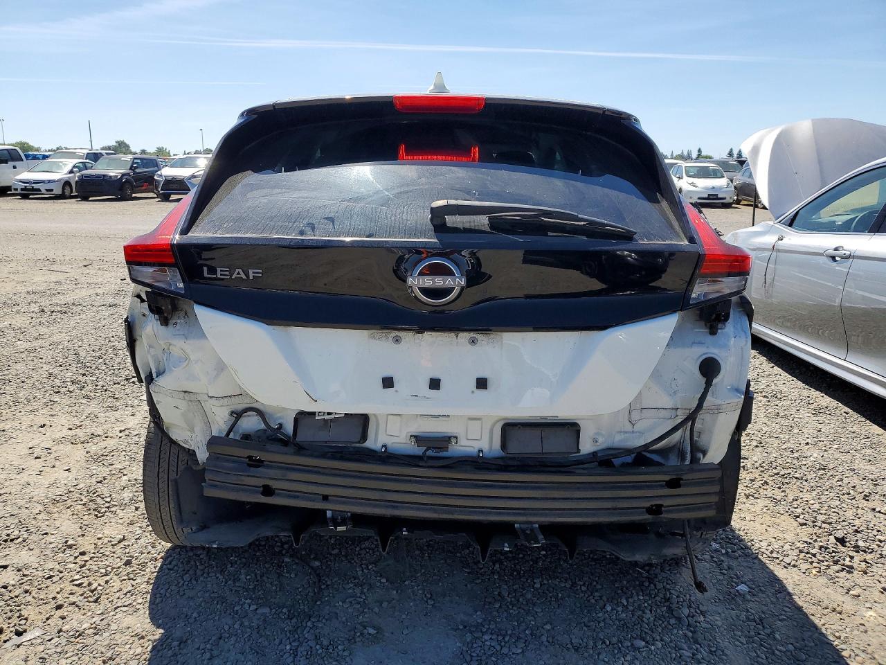 2023 NISSAN LEAF