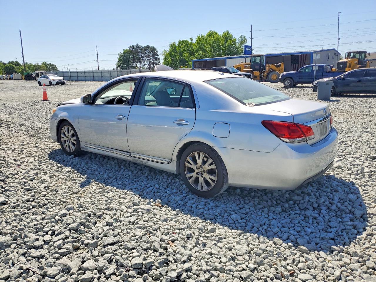 2011 TOYOTA Avalon