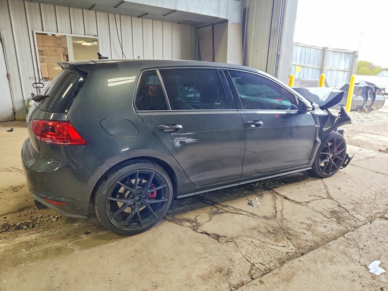 2016 VOLKSWAGEN GTI