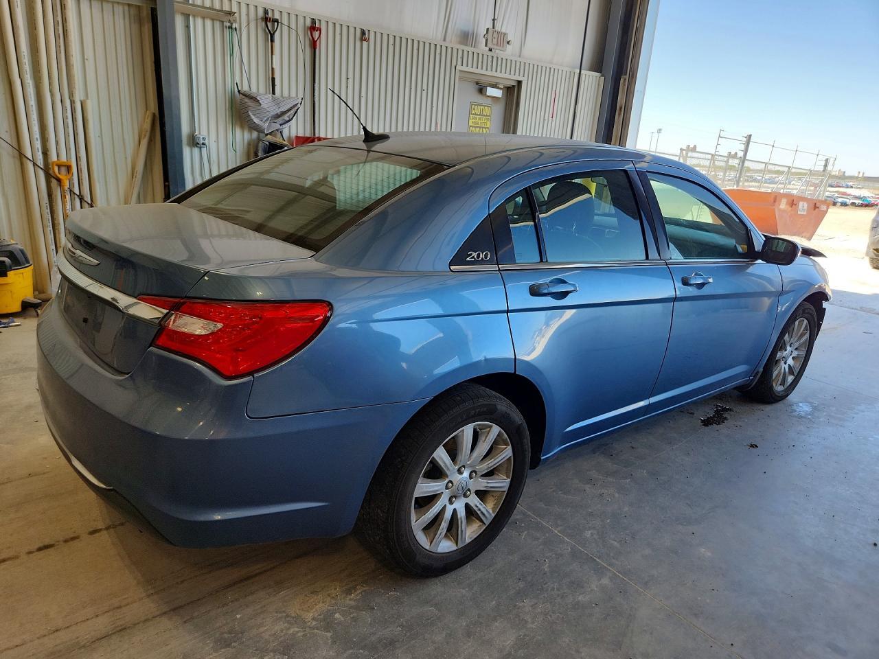 2011 CHRYSLER 200