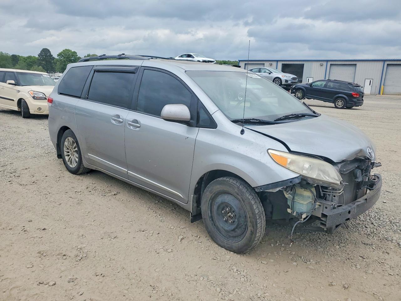 2014 TOYOTA SIENNA