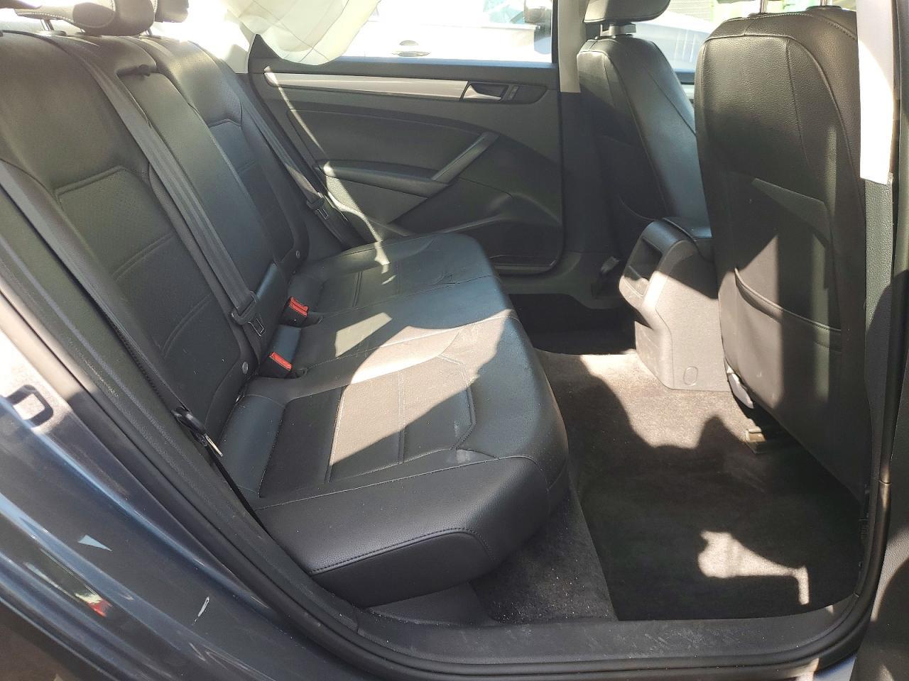 2015 VOLKSWAGEN Passat