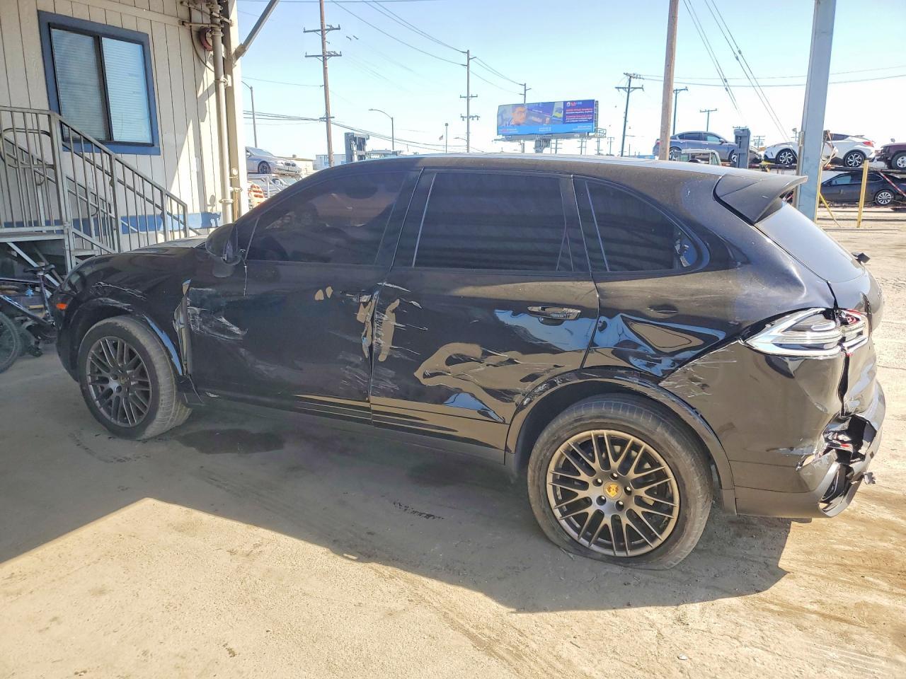 2017 PORSCHE CAYENNE