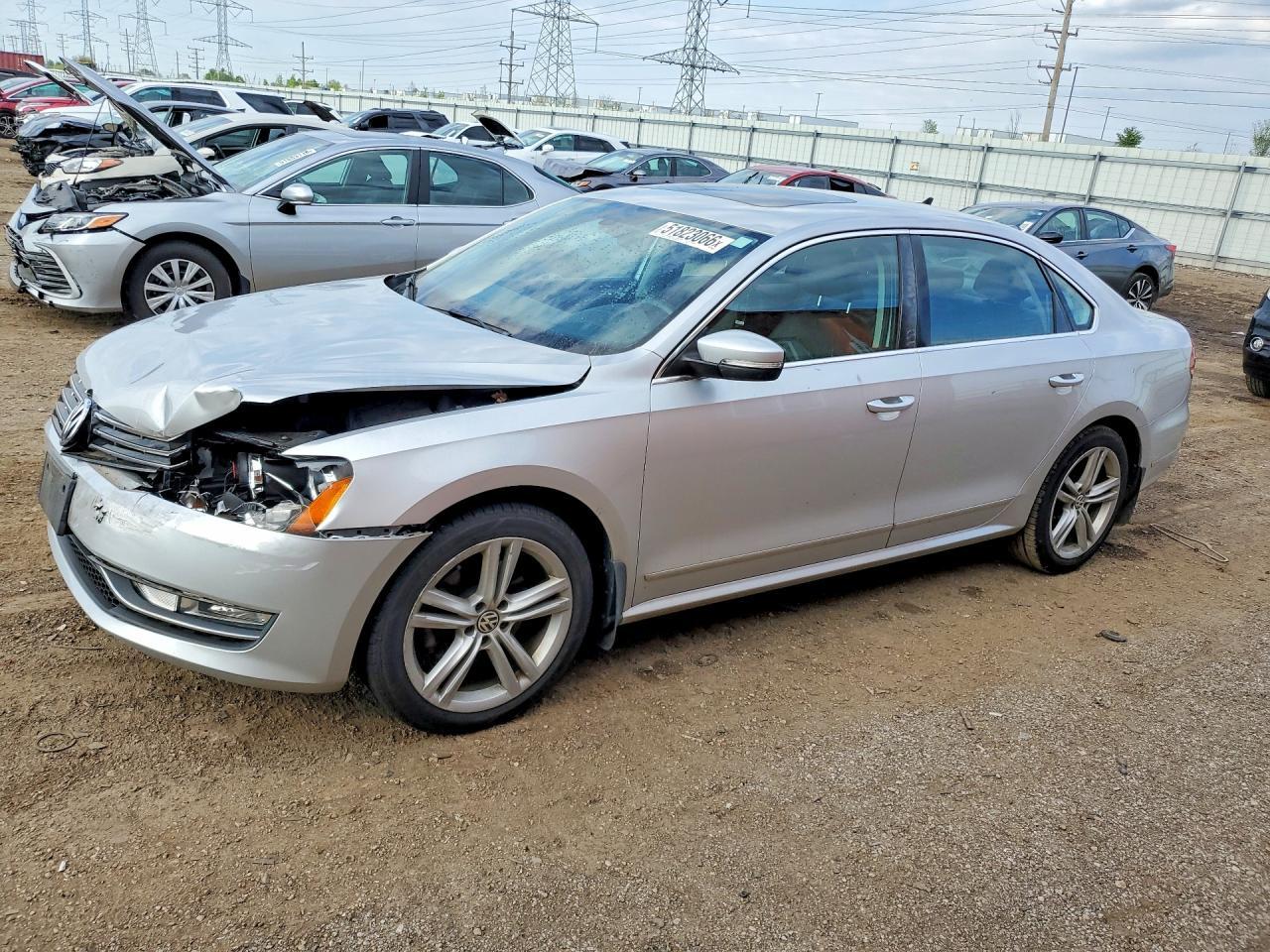 2013 VOLKSWAGEN Passat
