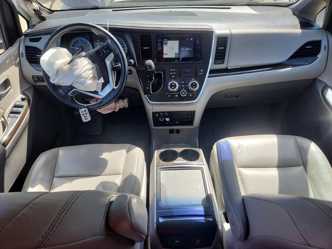 2017 TOYOTA SIENNA