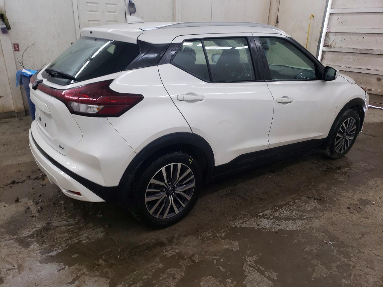 2022 NISSAN KICKS