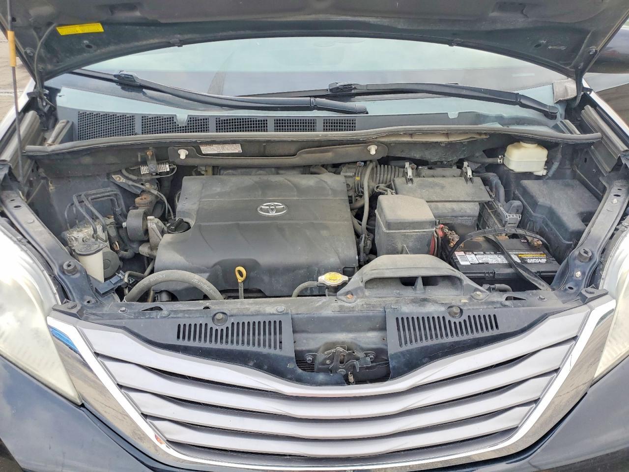 2015 TOYOTA SIENNA