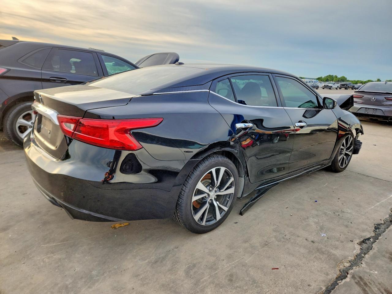 2016 NISSAN Maxima