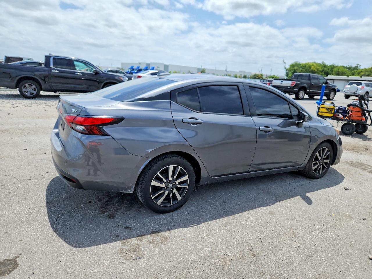 2020 NISSAN VERSA