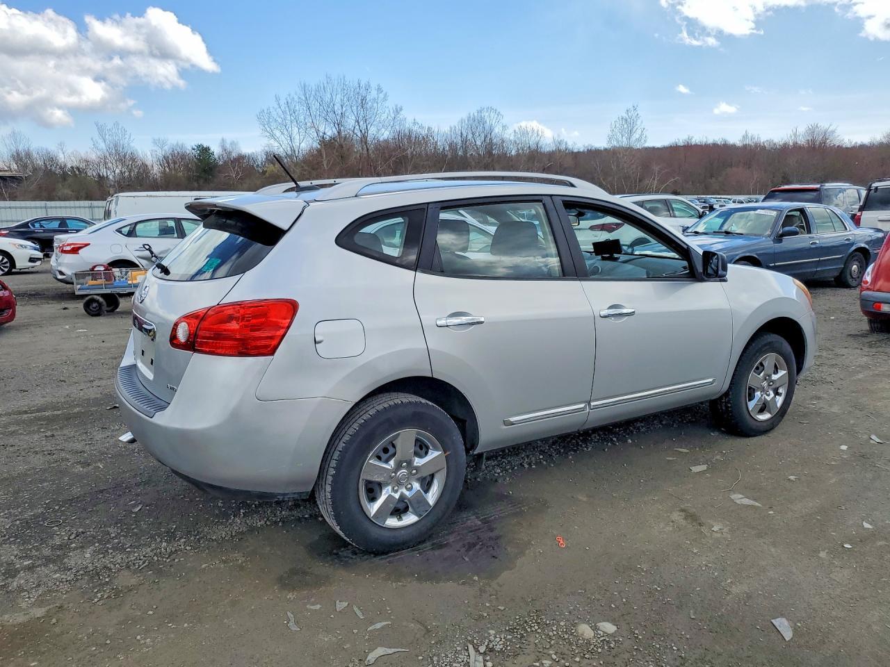 2015 NISSAN ROGUE
