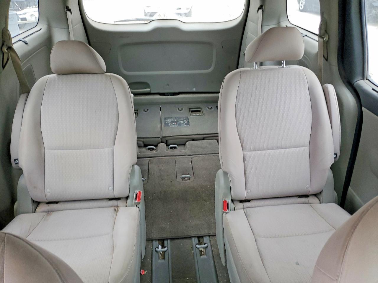 2016 KIA SEDONA