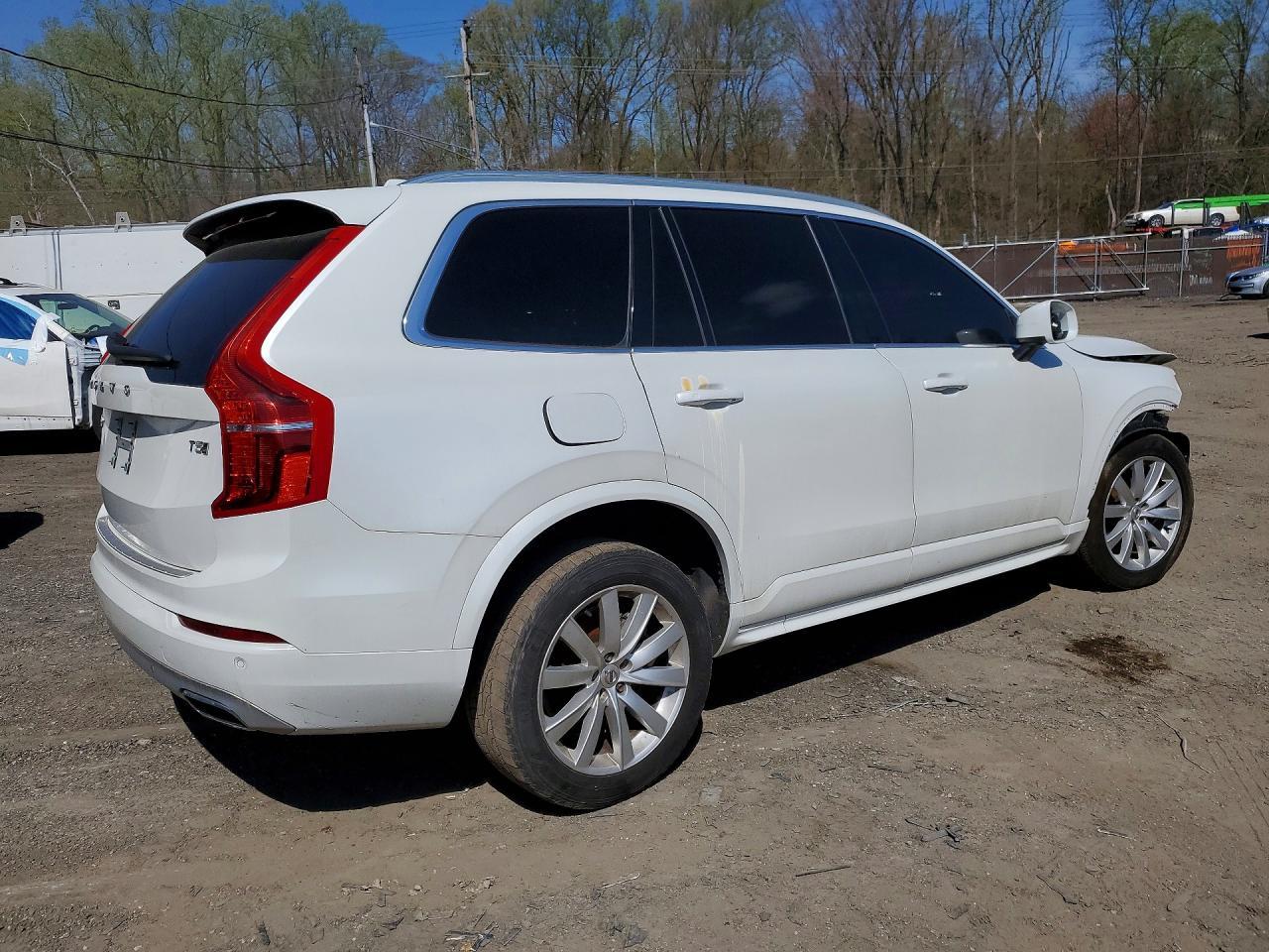 2021 VOLVO XC90
