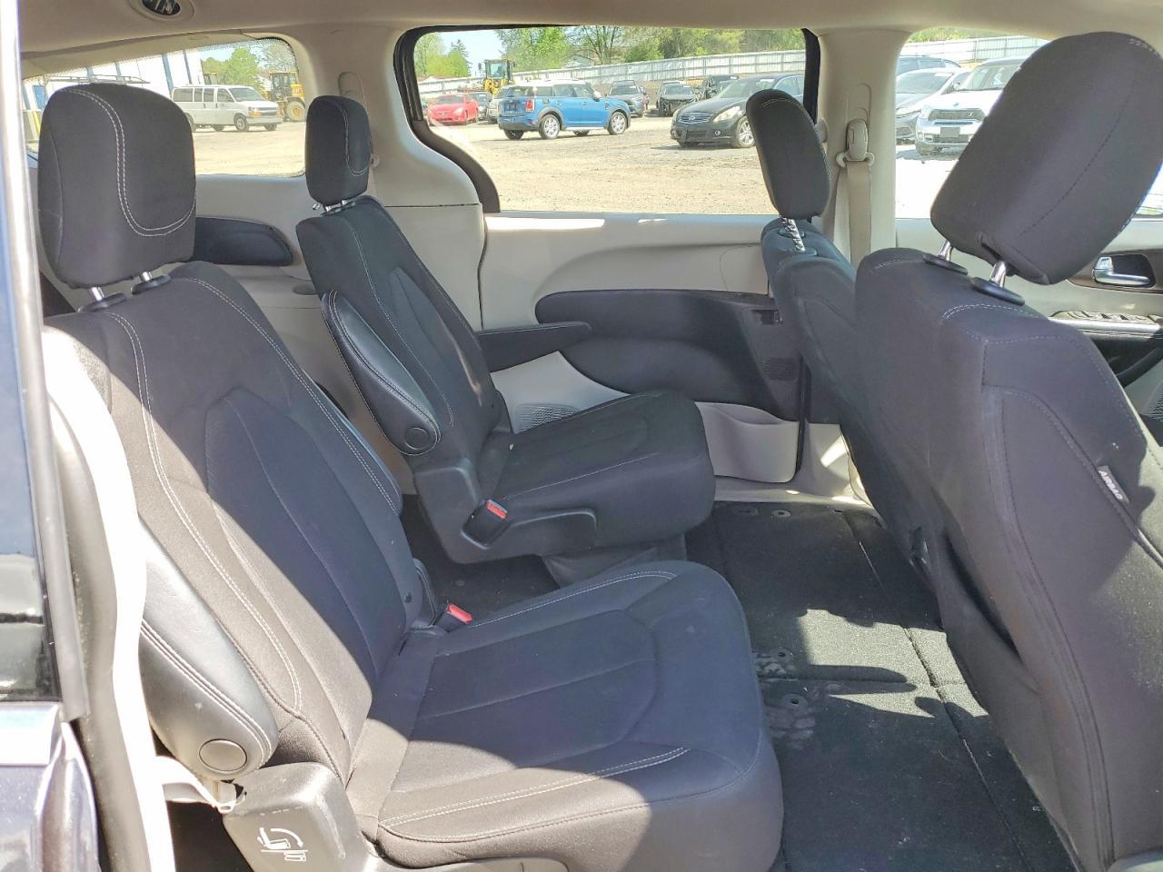 2022 CHRYSLER Voyager