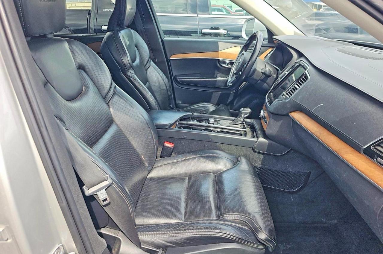 2019 VOLVO XC90