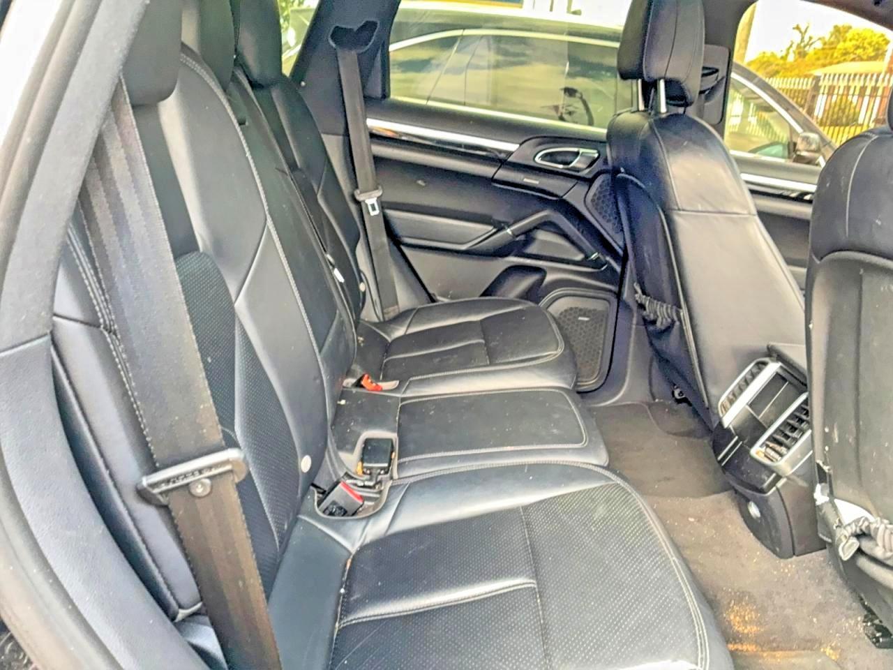 2014 PORSCHE CAYENNE