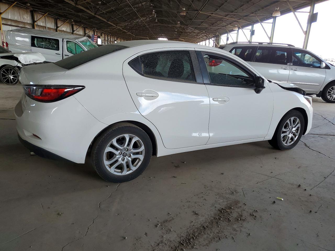 2017 TOYOTA YARIS