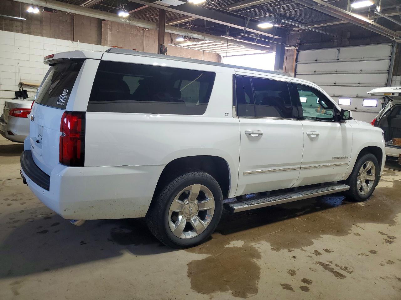 2016 CHEVROLET Suburban