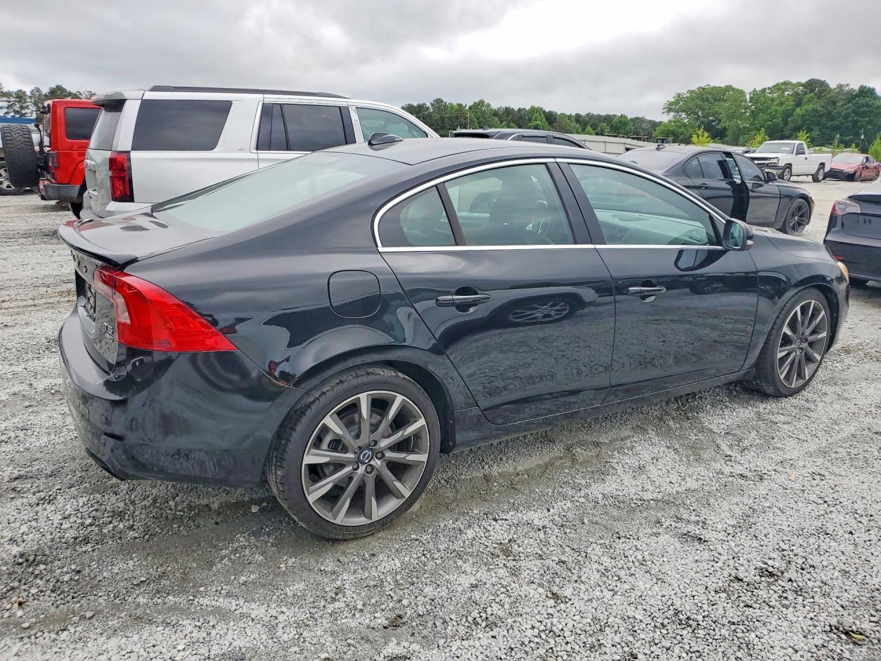 2015 VOLVO S60
