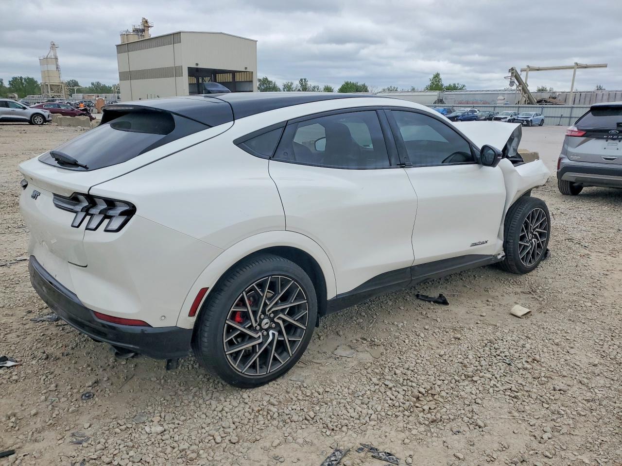2022 FORD Mustang Mach-E