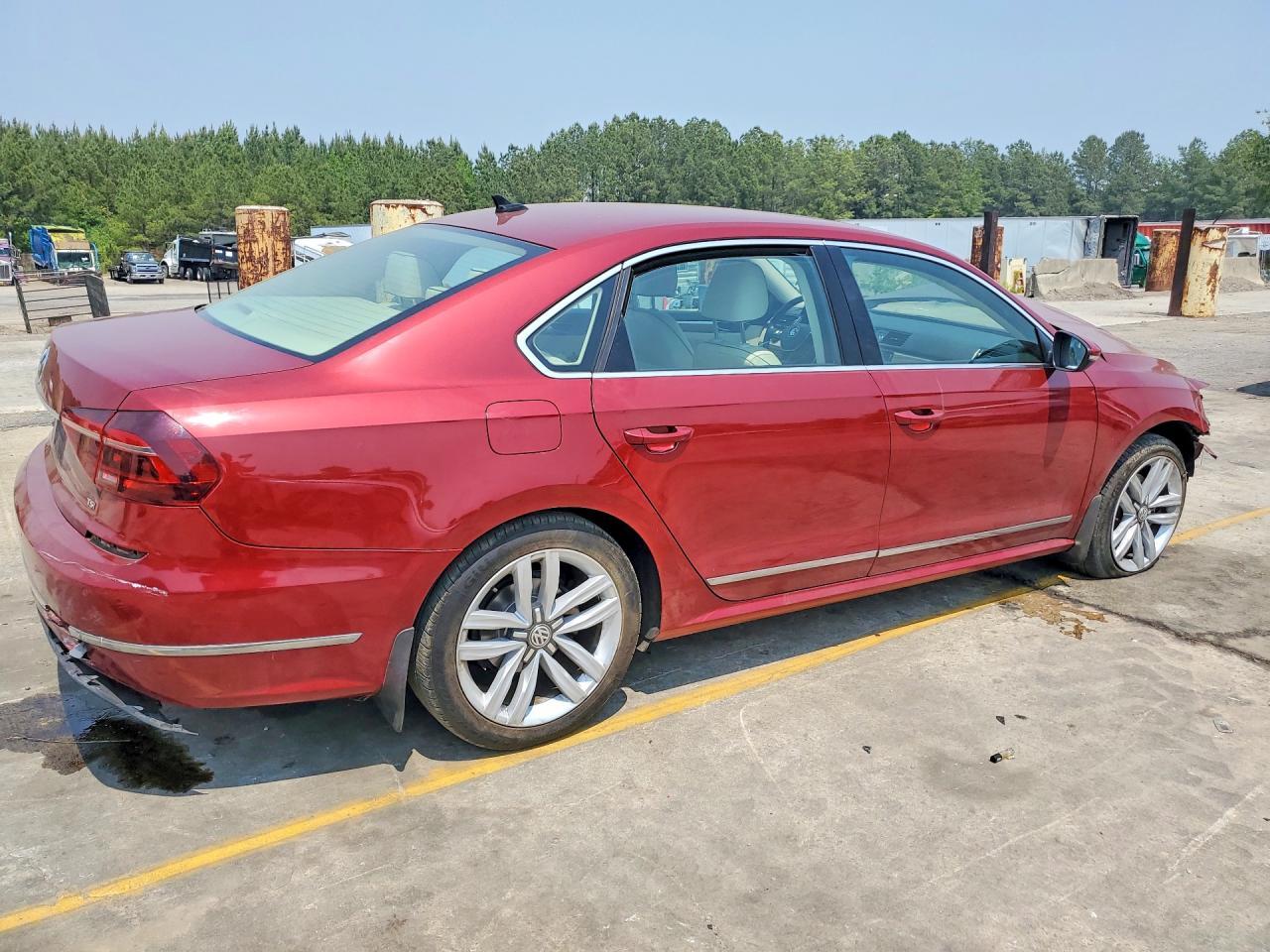 2017 VOLKSWAGEN Passat