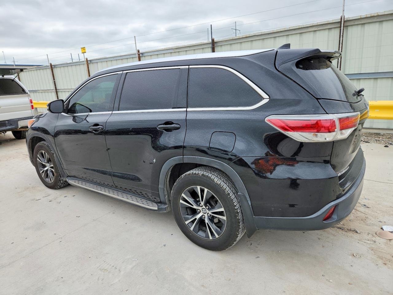 2016 TOYOTA HIGHLANDER