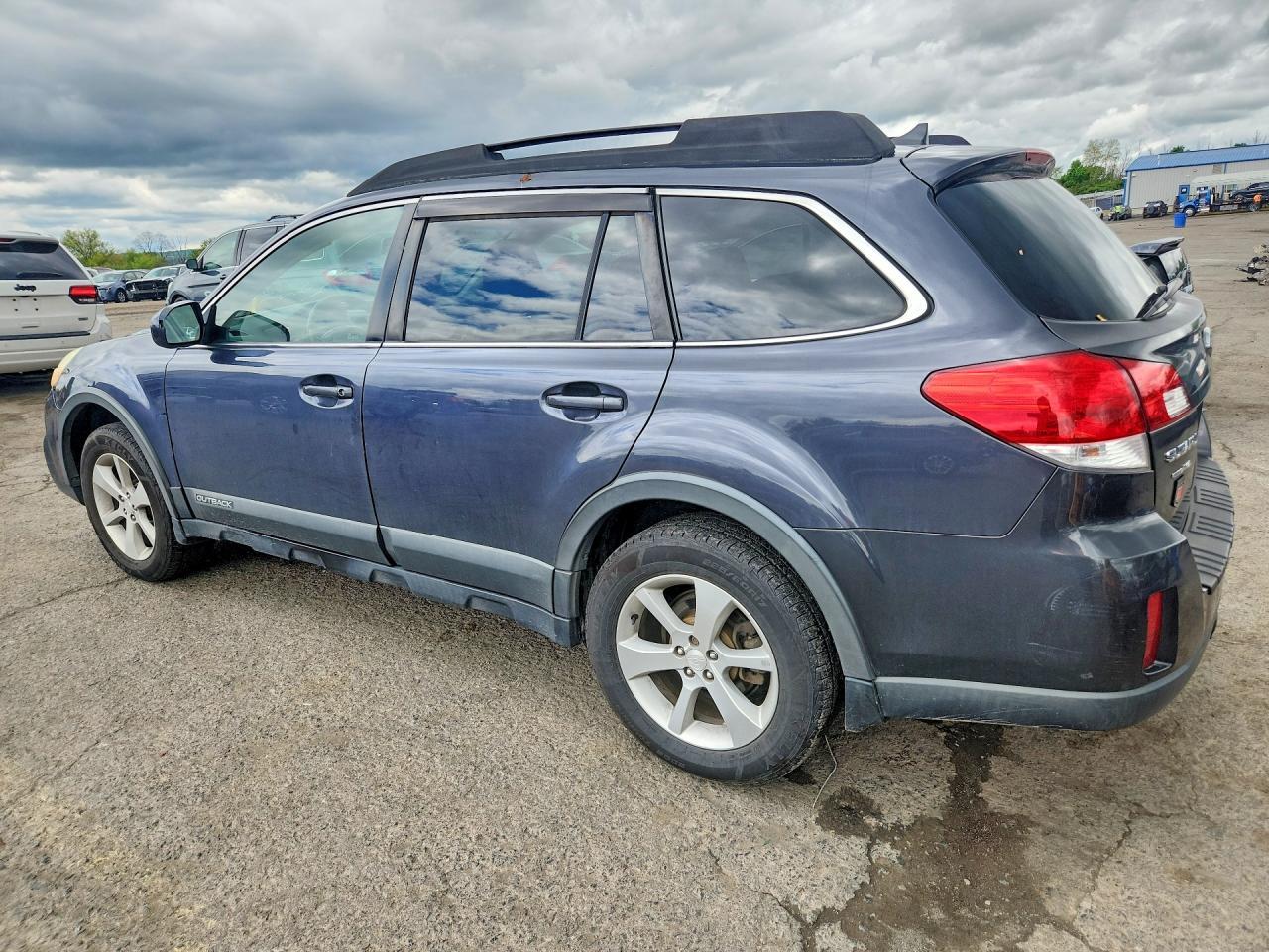 2013 SUBARU Outback