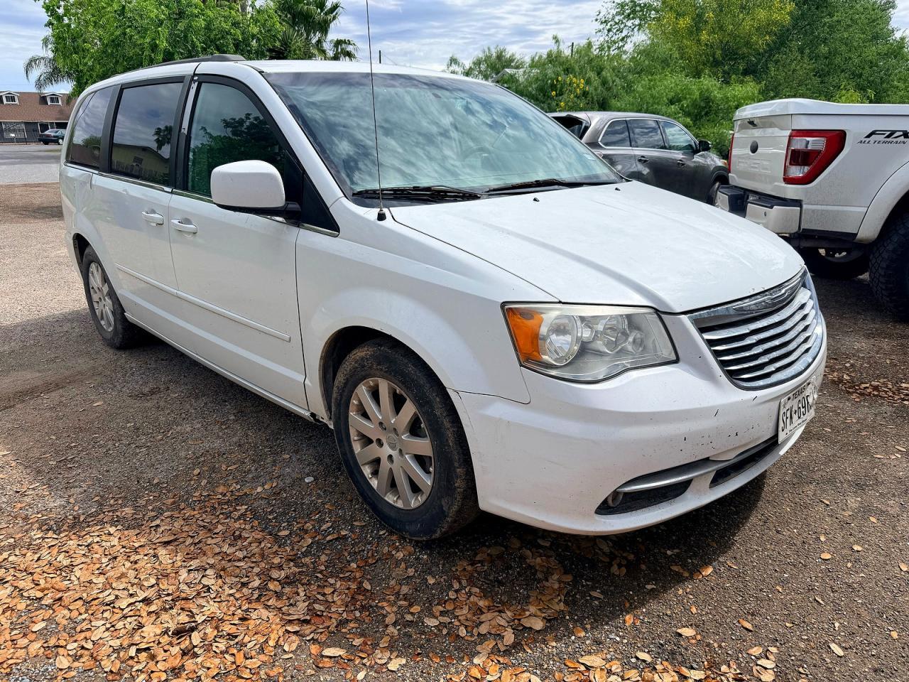 2016 CHRYSLER Town & Country