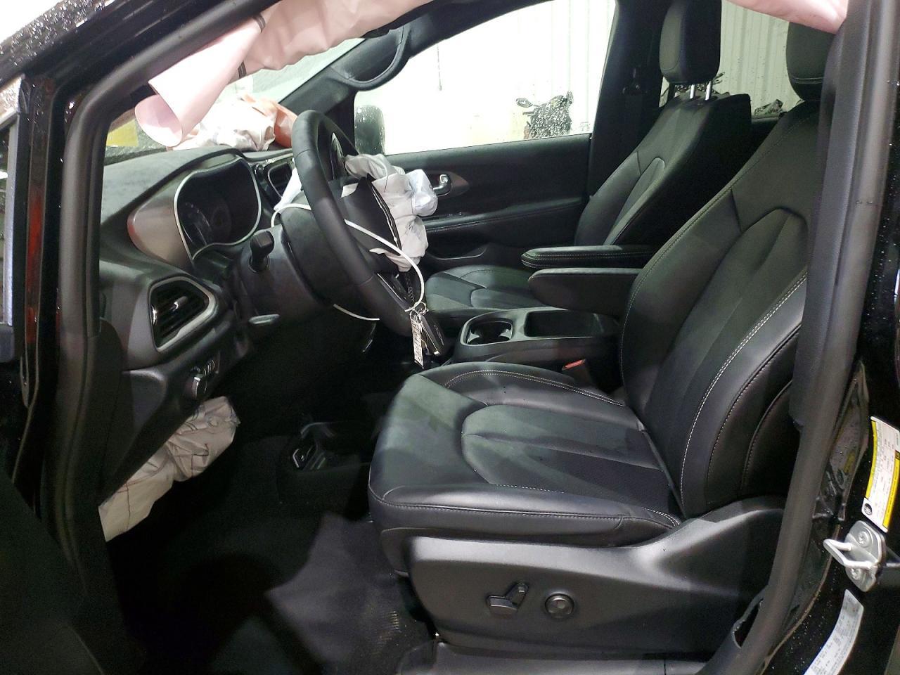 2025 CHRYSLER Voyager