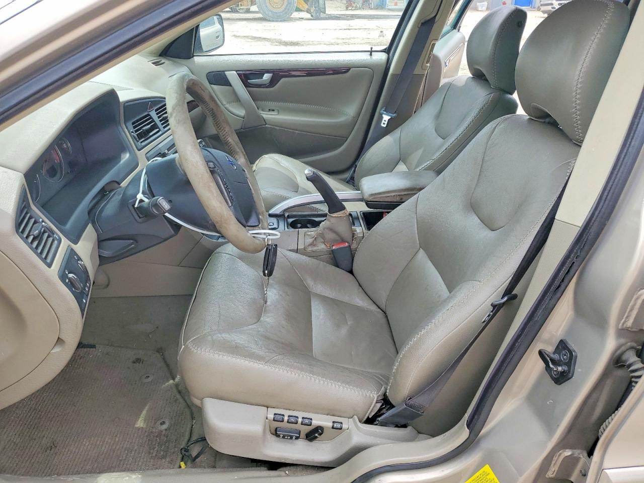 2004 VOLVO XC70