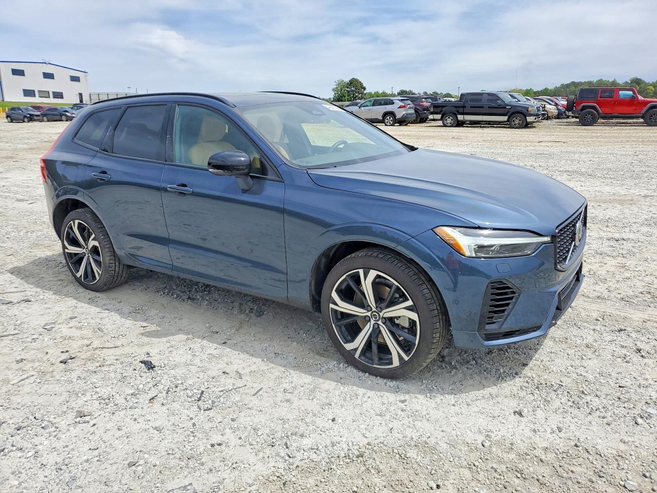 2025 VOLVO XC60