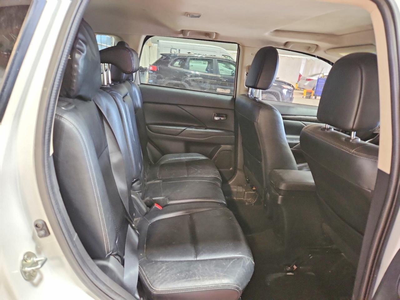 2016 MITSUBISHI outlander