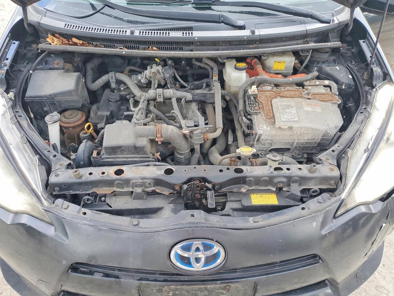 2013 TOYOTA Prius c