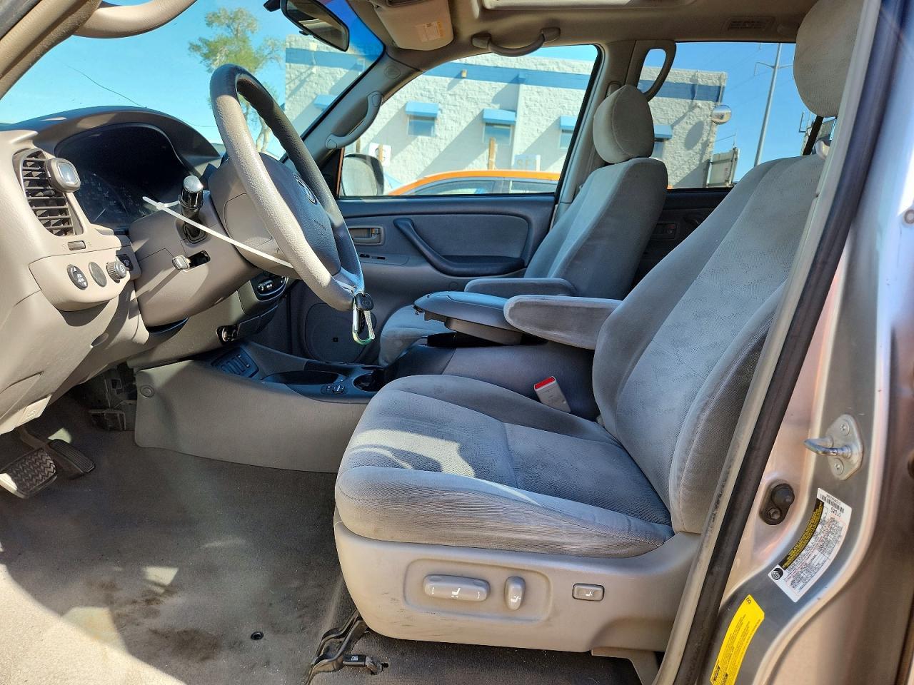 2005 TOYOTA Sequoia