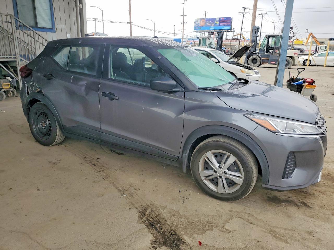 2024 NISSAN KICKS