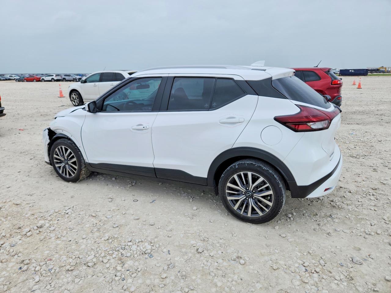2024 NISSAN KICKS