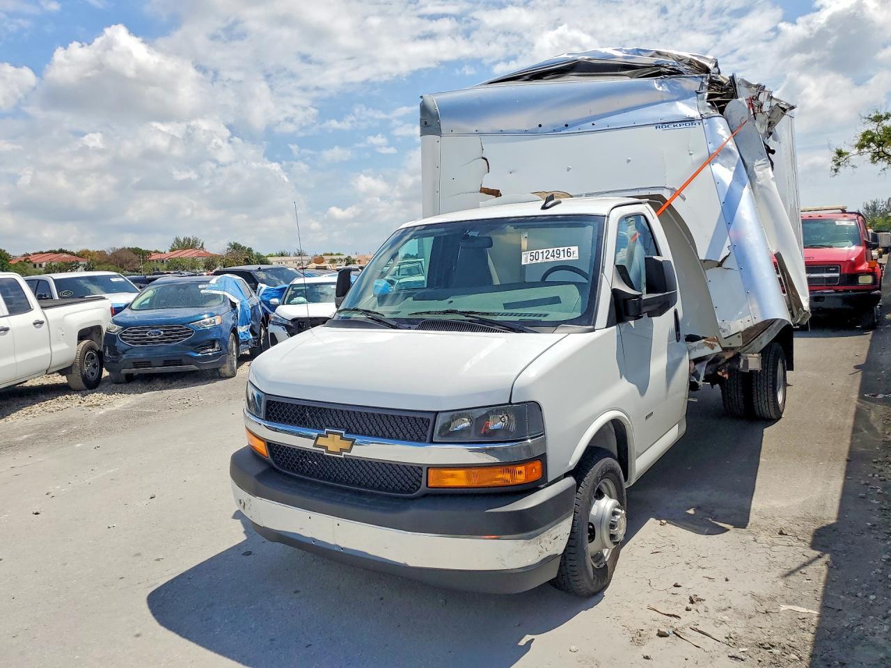 2025 CHEVROLET Express 3500