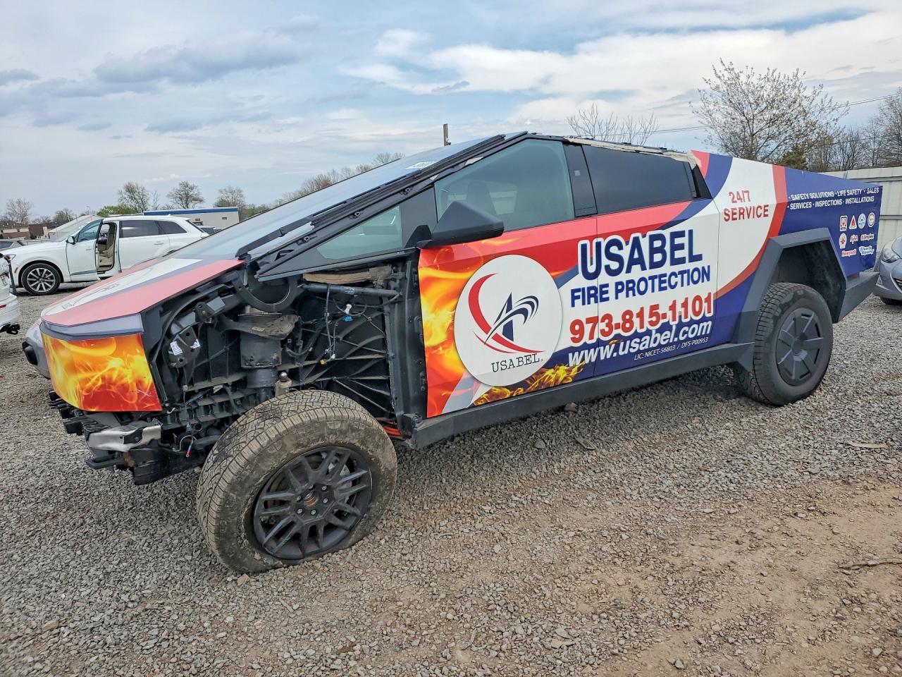 2024 TESLA Cybertruck