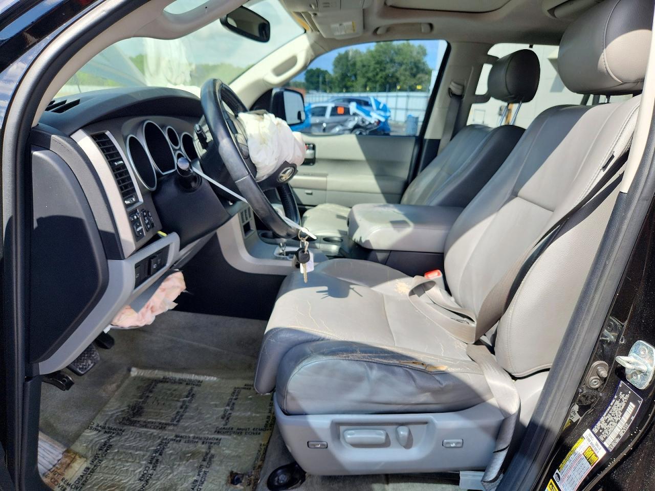 2011 TOYOTA Sequoia